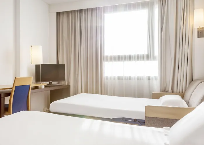 Отель Ilunion 4 Валенсия