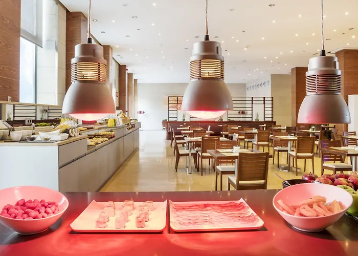 Отель Ilunion 4 Валенсия