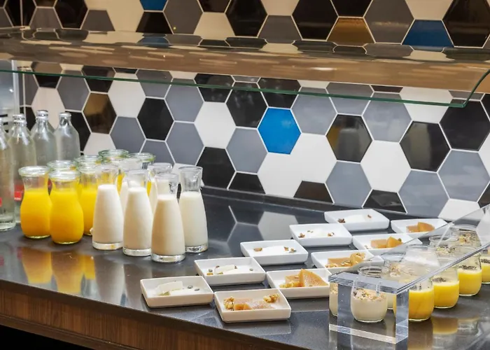 Отель Ilunion 4